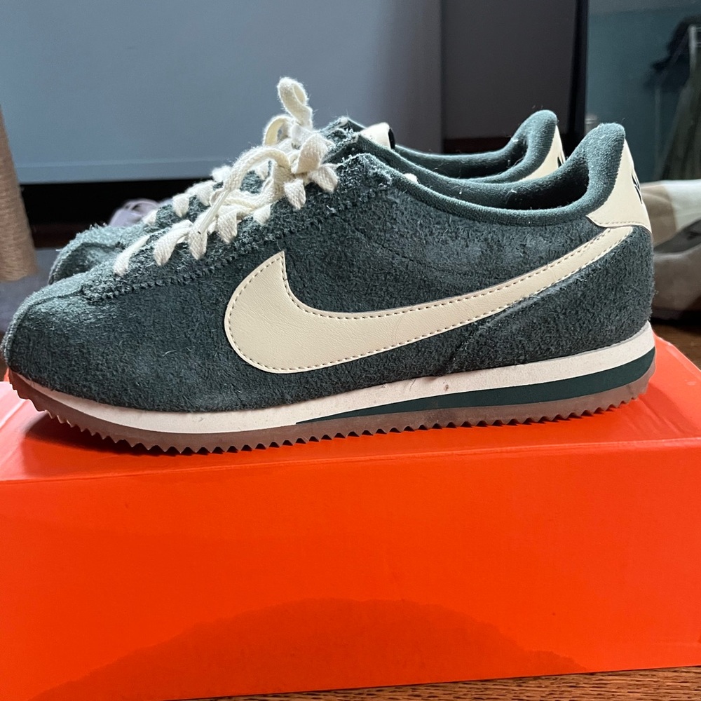 Nike Cortez vintage suede in green - Picture 2 of 7